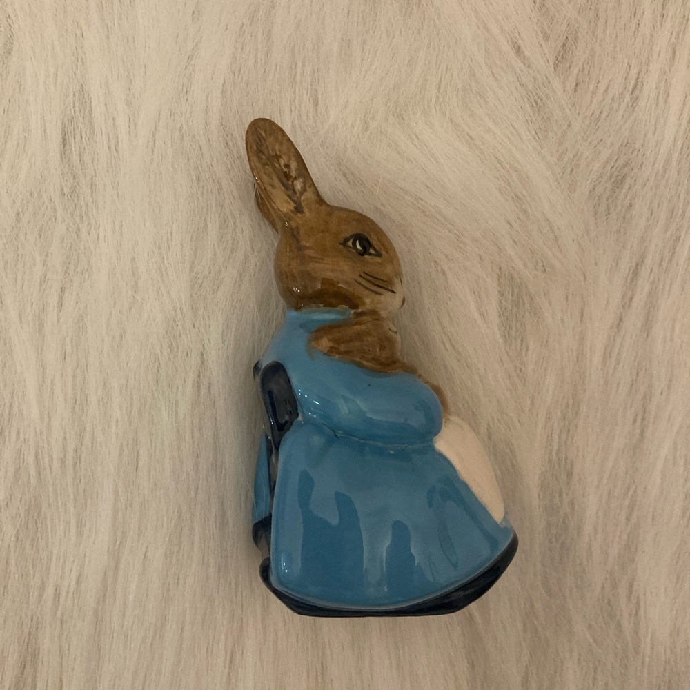 Royal Doulton Beatrix Potter “Mrs. Rabbit & Bunnies” - Picture 8 of 11